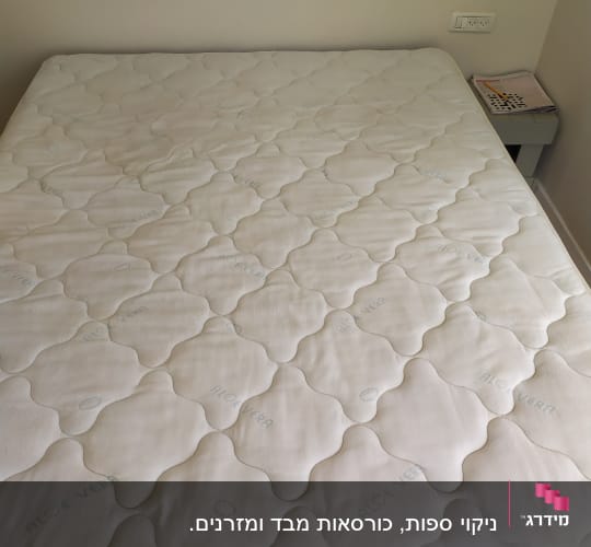 מזרן עם כיסוי כתוב "אלוורה"